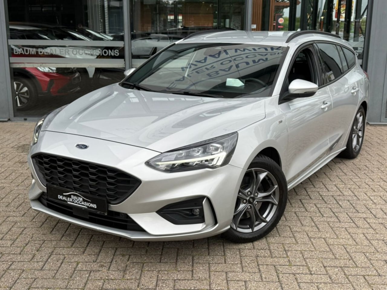 Ford Focus - 1.0 EBH ST LINE X AIRCO NAVI HEAD UP PDC WINTERPACK. - AutoWereld.nl