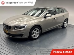 Volvo V60 - 2.0 D2 Nordic+ Trekhaak-Navigatie-Cr.contr-Clima-Stoelverwarming-Parkeersensoren-Lm16''vel