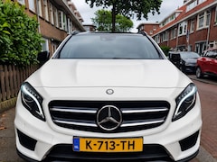 Mercedes-Benz GLA-Klasse - 250 4Matic Prestige AMG Night Pakket | Panoramadak | 4MATIC | Leder/Alcantara | Stoelverwarming | Achteruitrij