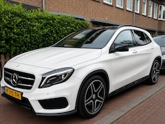 Mercedes-Benz GLA-Klasse - 250 4Matic Prestige AMG Night Pakket | Panoramadak | 4MATIC | Leder/Alcantara | Stoelverwarming