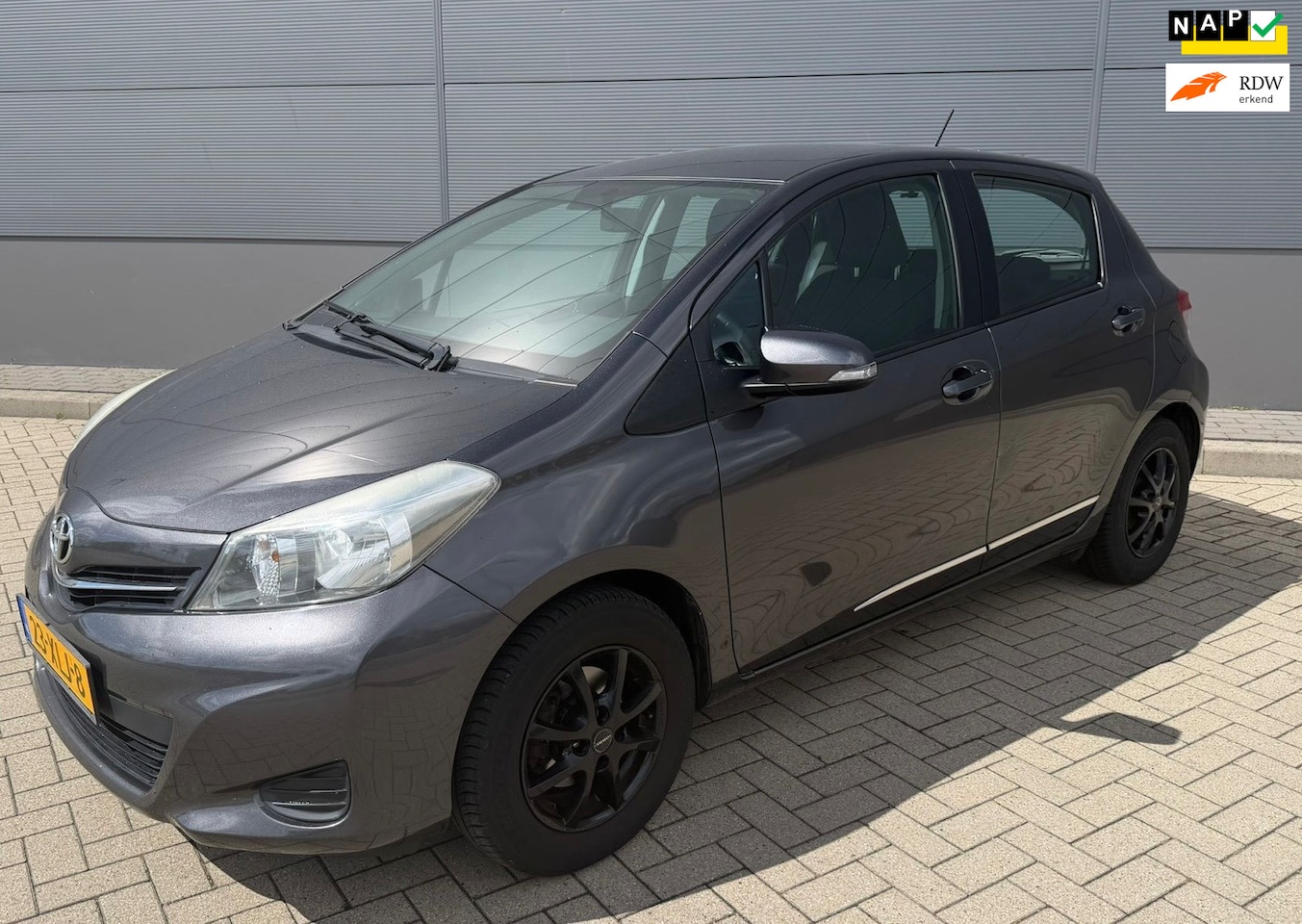 Toyota Yaris - 1.0 VVT-i Aspiration 1.0 VVT-i Aspiration - AutoWereld.nl