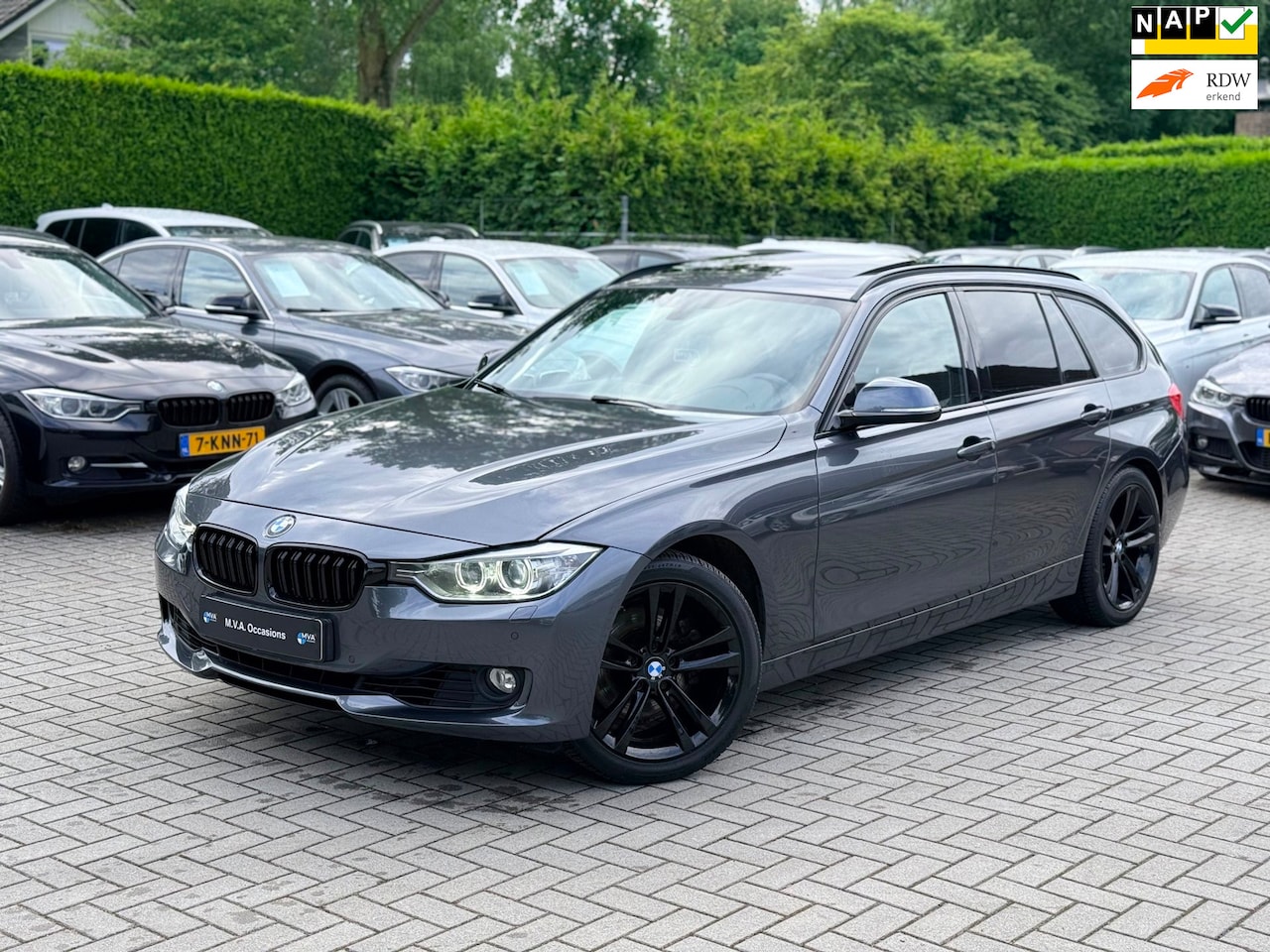 BMW 3-serie Touring - 328i High Executive|Nieuwe Ketting|Leder|Navigatie|Trekhaak|Cruise control|Climate control - AutoWereld.nl