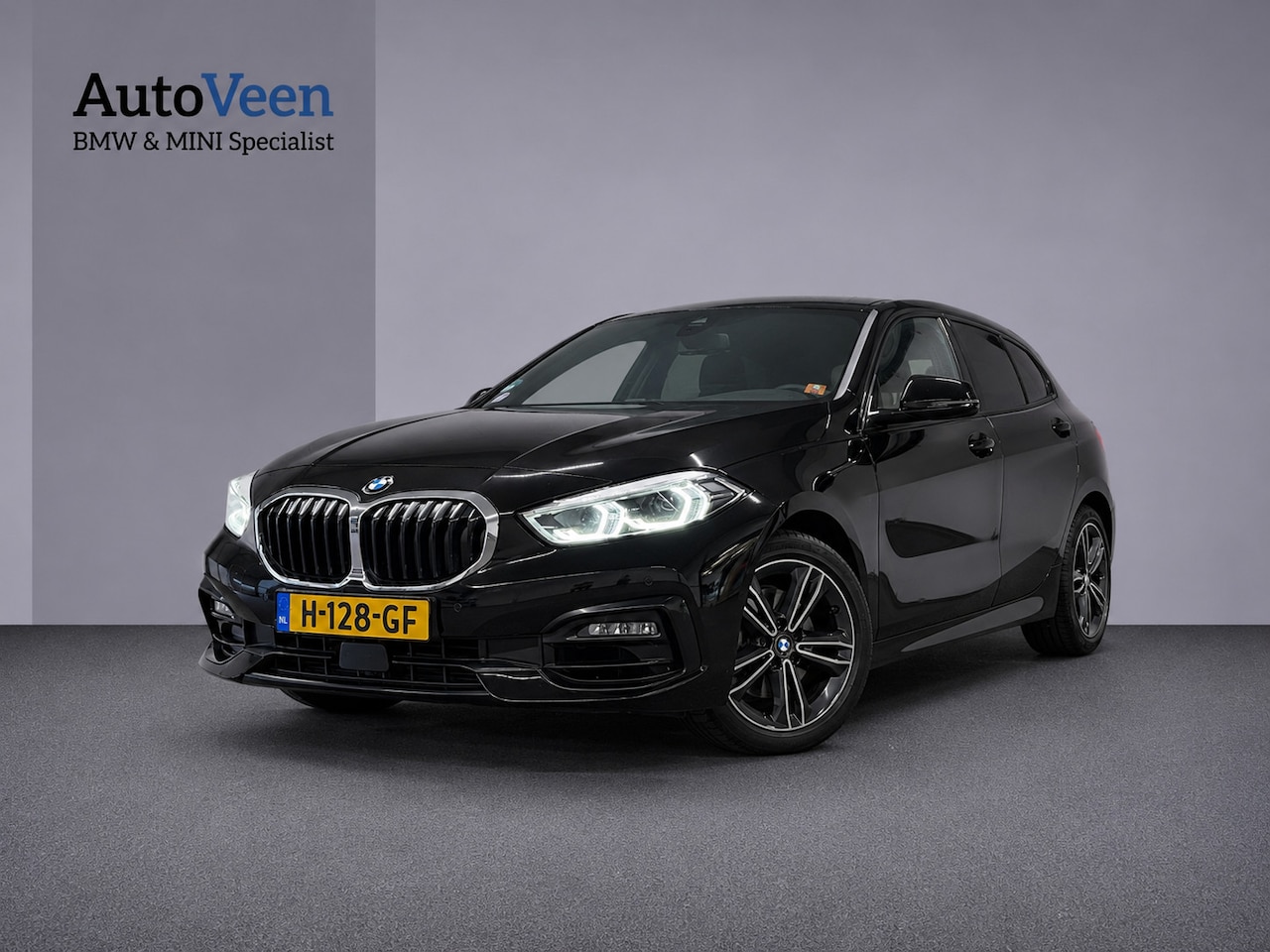BMW 1-serie - 118i Executive Edition (M-SPORT, H&K, LED, SFEERVERLICHTING, CAMERA) - AutoWereld.nl