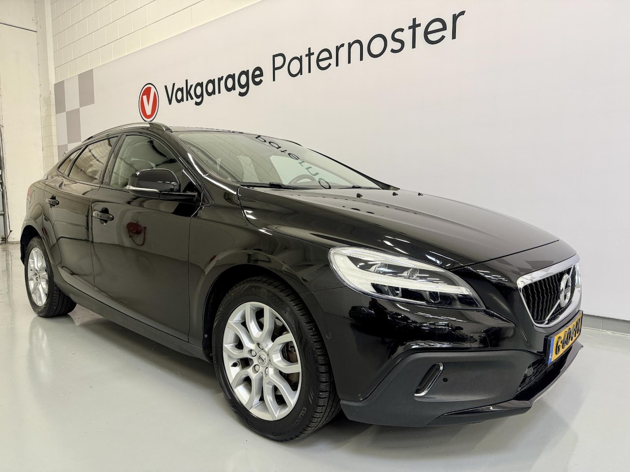 Volvo V40 Cross Country - 1.5 T3 Polar+ Luxury Pano / Leer / Garantie / Camera - AutoWereld.nl