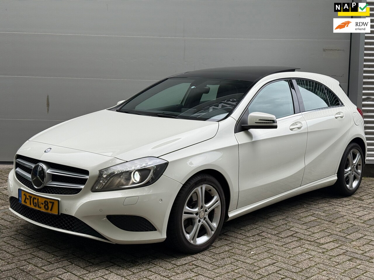 Mercedes-Benz A-klasse - 250 Ambition l Pano l Cruise l Climate l Harman Kardon l Xenon l - AutoWereld.nl