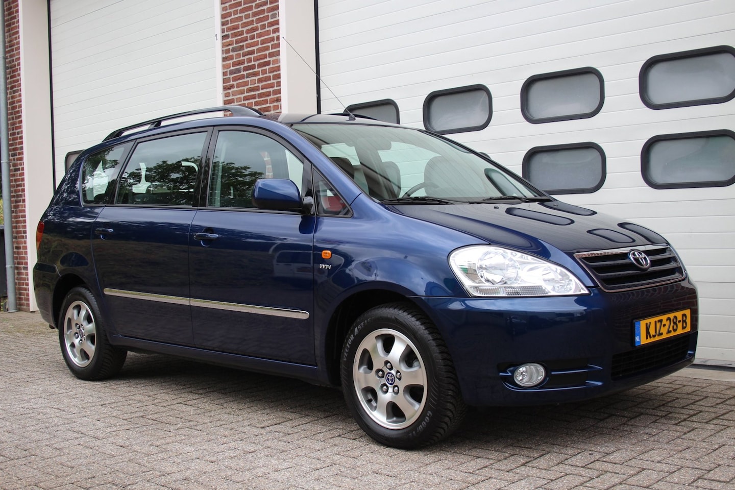 Toyota Avensis Verso - 2.0i Linea Sol 6Persoons * Airco / 81.829Km / 1e Eig * - AutoWereld.nl