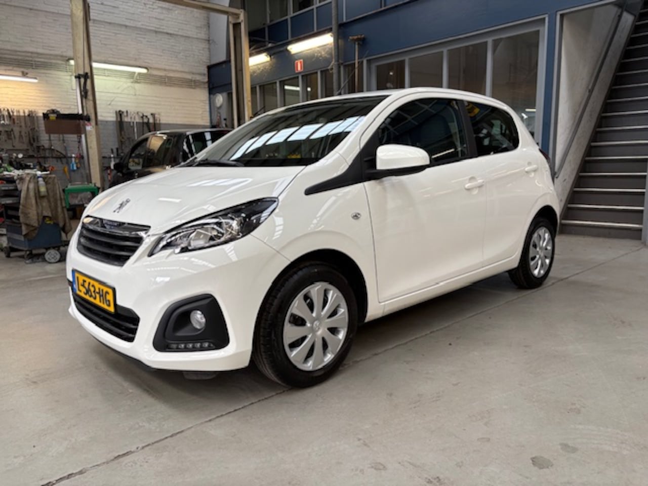 Peugeot 108 - 1.0 e-VTi 72pk 5D Active | Apple carplay / Android auto | Camera | Airco | Elektrische ram - AutoWereld.nl