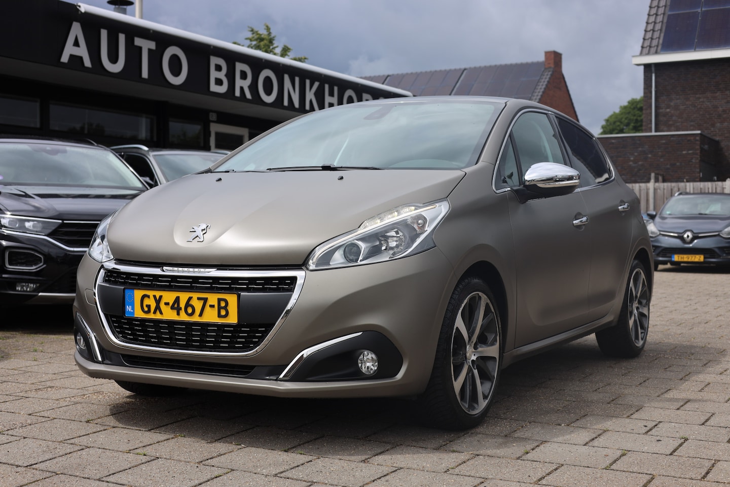 Peugeot 208 - 1.2 AUTOMAAT | PANO | CAMERA | NAVI | 1e EIG! - AutoWereld.nl