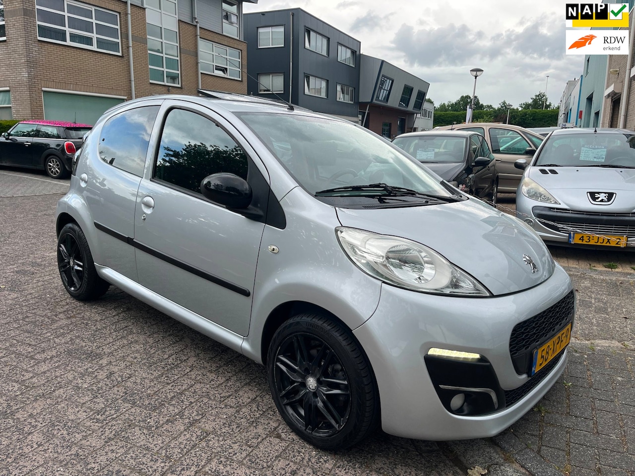 Peugeot 107 - 1.0 Active 5 deurs.SPORT LINE. AUTOMAAT - AutoWereld.nl