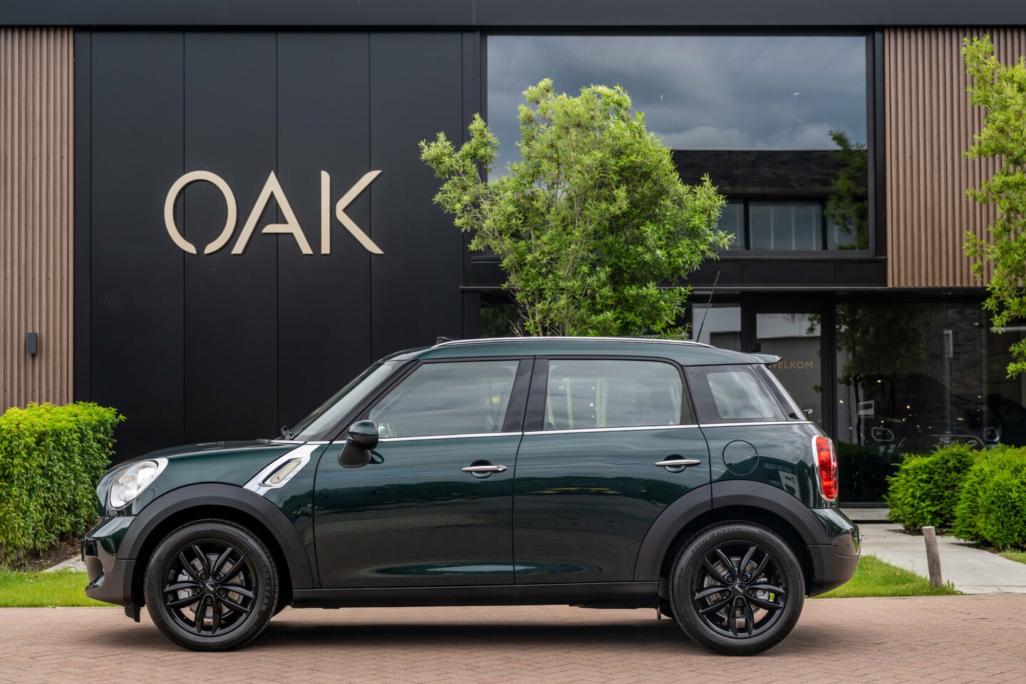 MINI Countryman - 1.6 Edition | Navigatie | Panorama | Half Leder | 17"LM | NL Auto | Oxford Green - AutoWereld.nl