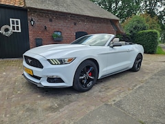 Ford Mustang - 2.3 EcoBoost california special 2.3 zeer mooi ! full option!