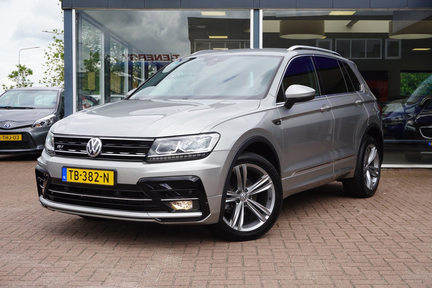 Volkswagen Tiguan - 1.4 TSI 4Motion Highline Business Rline | Automaat | Airco | Navigatie | Trekhaak | Vol op - AutoWereld.nl