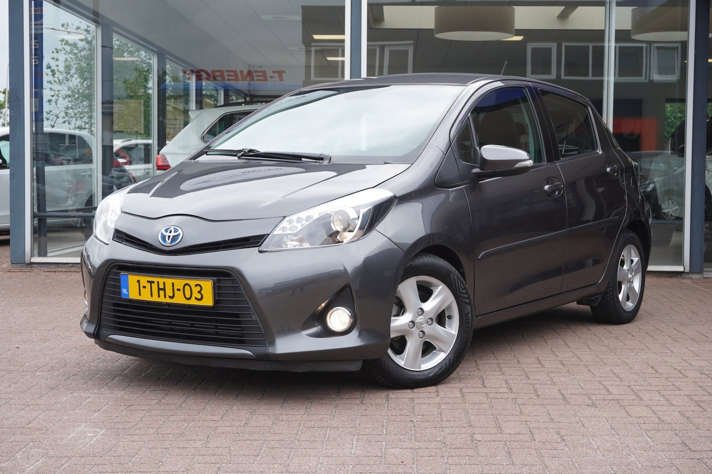 Toyota Yaris - 1.5 Full Hybrid Aspiration Automaat | Navigatie | Lm velgen | Airco | Vol opties | Inruil - AutoWereld.nl