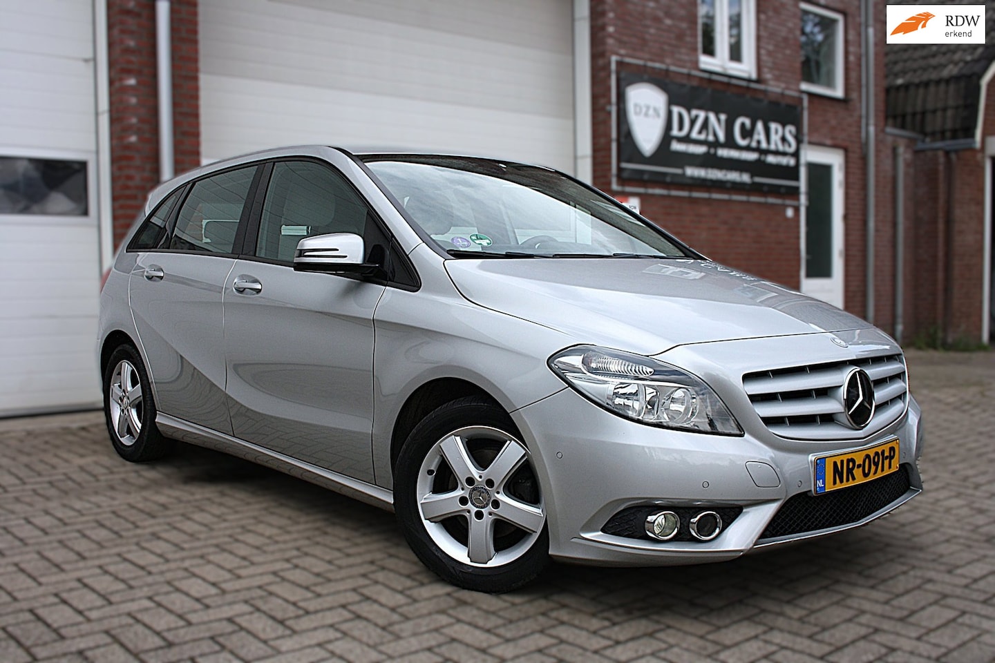 Mercedes-Benz B-klasse - 180|automaat|Trekhaak|PDC|Cruise control|LM Velgen|Dealer onderhouden - AutoWereld.nl
