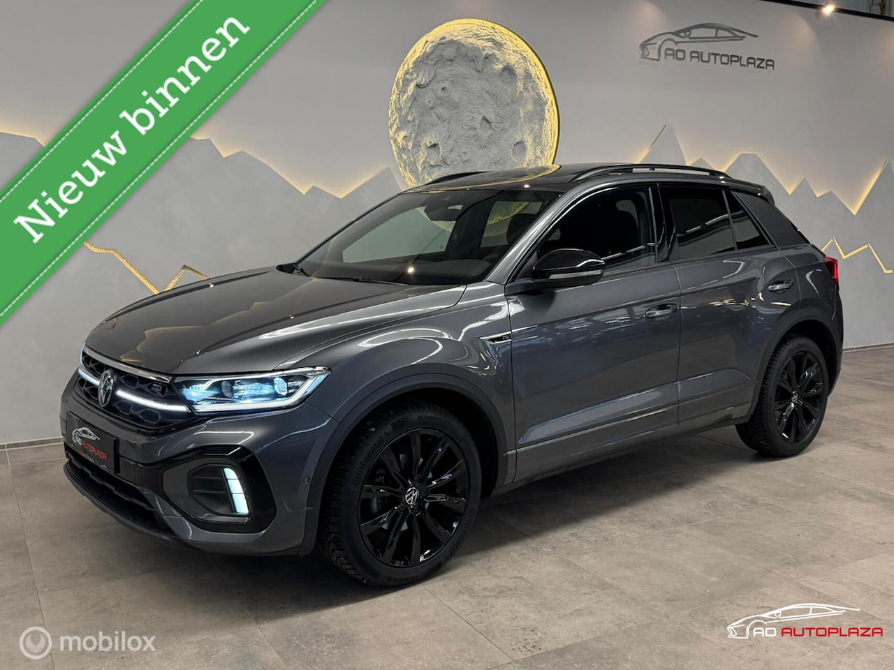 Volkswagen T-Roc - 1.5 TSI 3x R-Line Panorama/Keyless/Black style - AutoWereld.nl