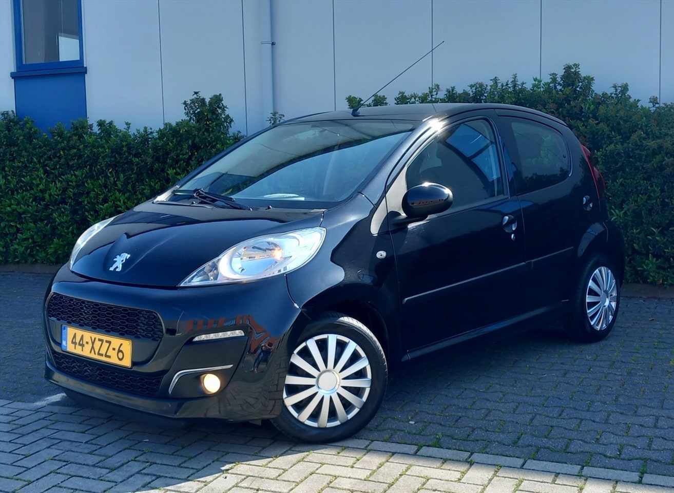 Peugeot 107 - 1.0 68PK 5D Envy Airco - AutoWereld.nl
