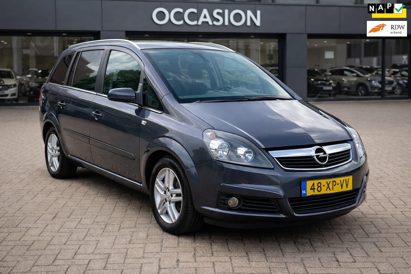 Opel Zafira - 2.2 Executive | AUTOMAAT | 7 Persoons | Airco | Trekhaak - AutoWereld.nl