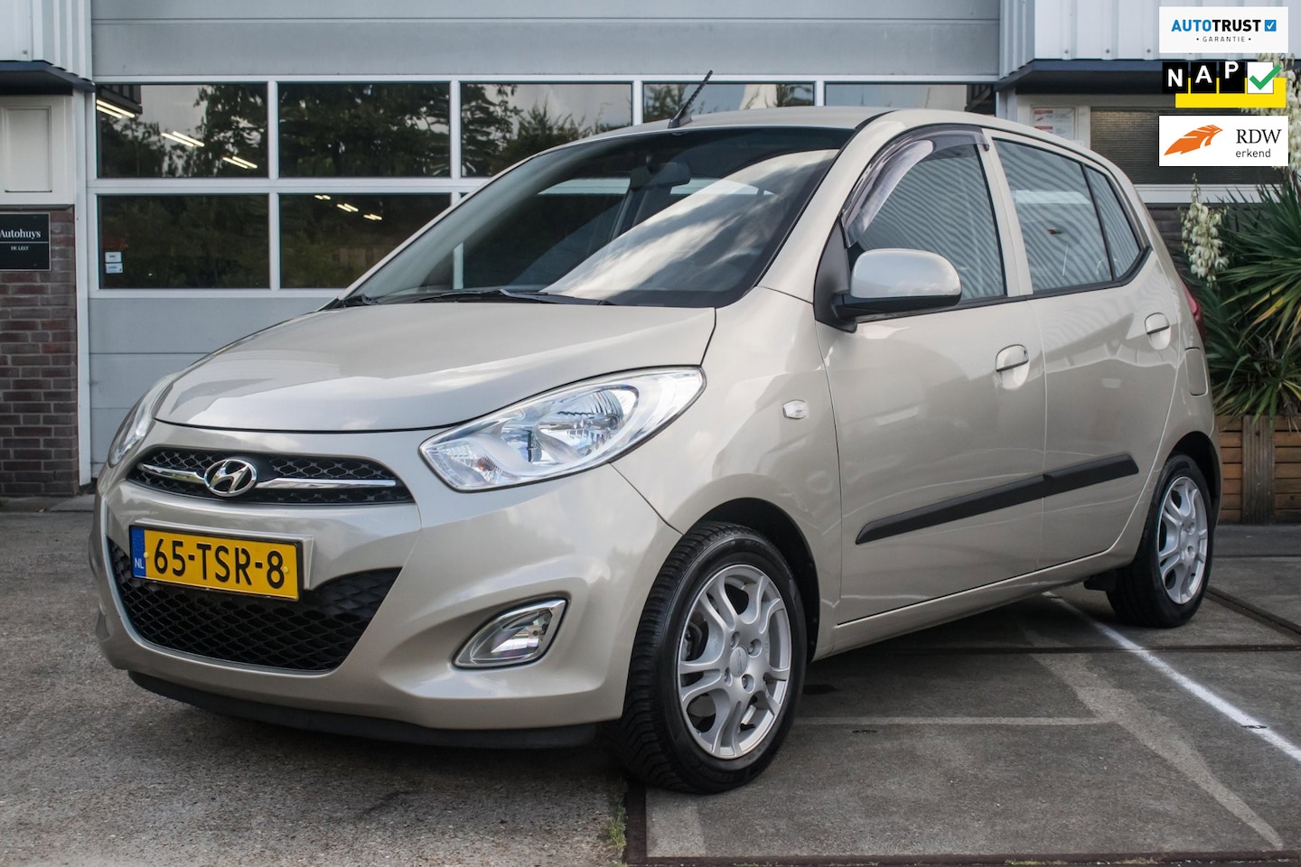 Hyundai i10 - 1.2 Plus 4-Cilinder 86PK NL-auto [ Airco Parkeersensoren AUX USB Elektrische Ramen Central - AutoWereld.nl