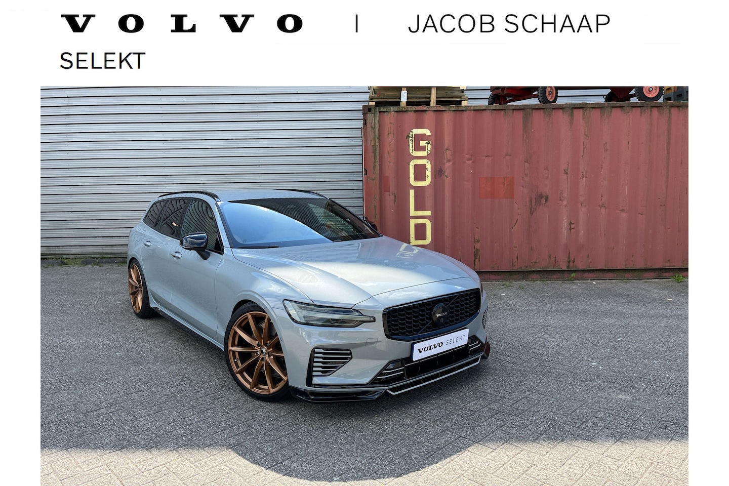 Volvo V60 - T6 Plug-in hybrid AWD Plus Dark / Custom made Black Sheep uitvoering / 20" Heico matt Bron - AutoWereld.nl