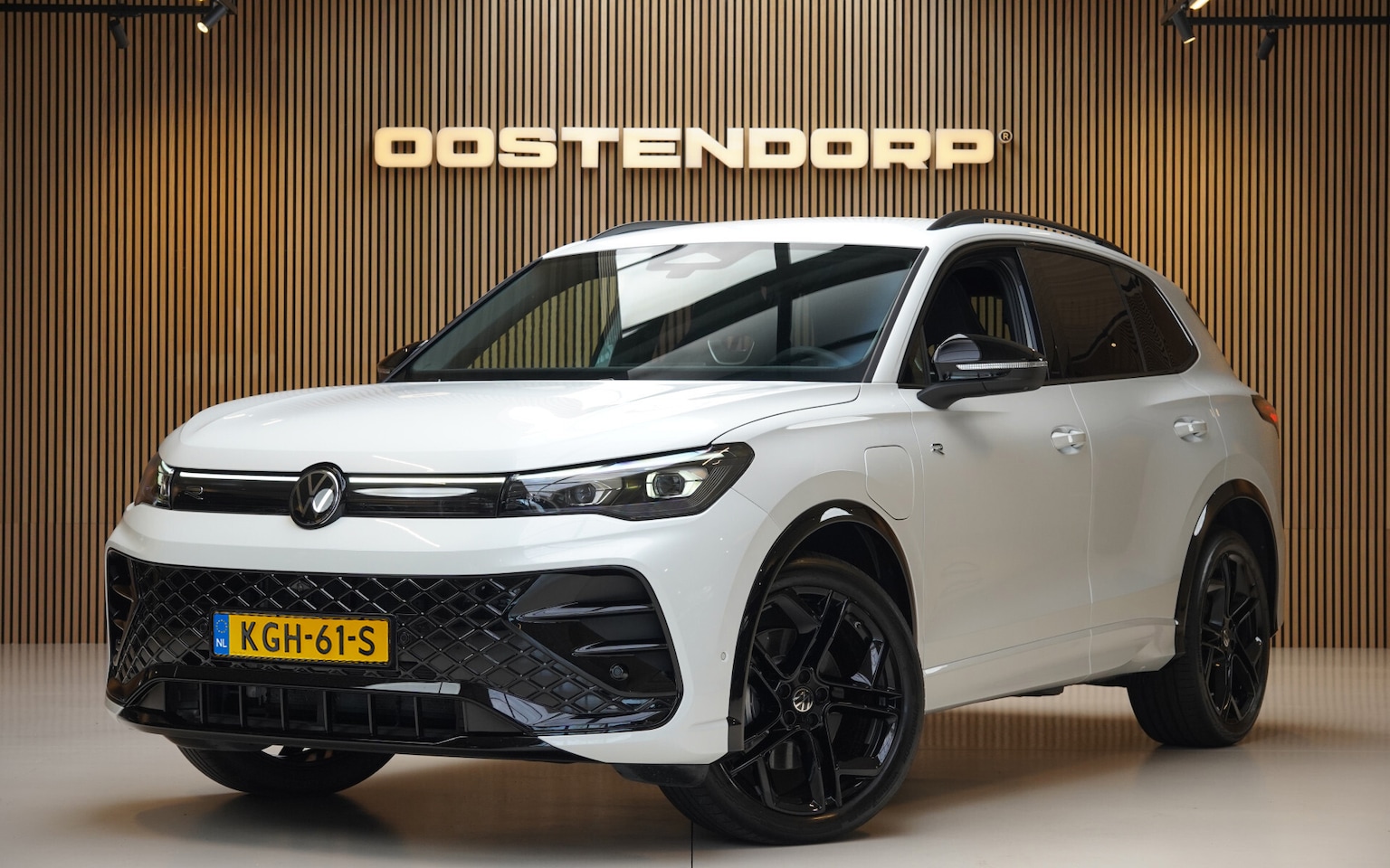 Volkswagen Tiguan - 1.5/204pk eHybrid R-Line Blackstyle|2025|Trekhaak|20"Blackstyle|Head-up|IQ-Matrix|Cruise+A - AutoWereld.nl