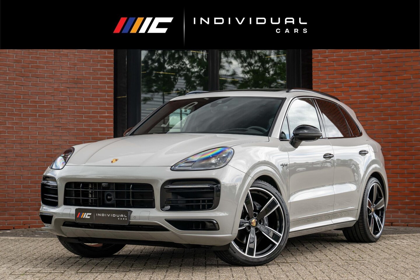 Porsche Cayenne - 3.0 E-Hybrid Platinum Edition 4-Wielsturing VOLL - AutoWereld.nl