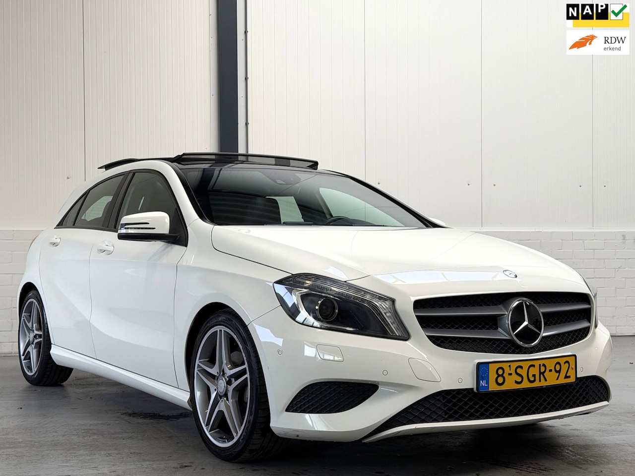 Mercedes-Benz A-klasse - 180 Pano|Leder|Stoelverwarming|Trekhaak|Org NL - AutoWereld.nl