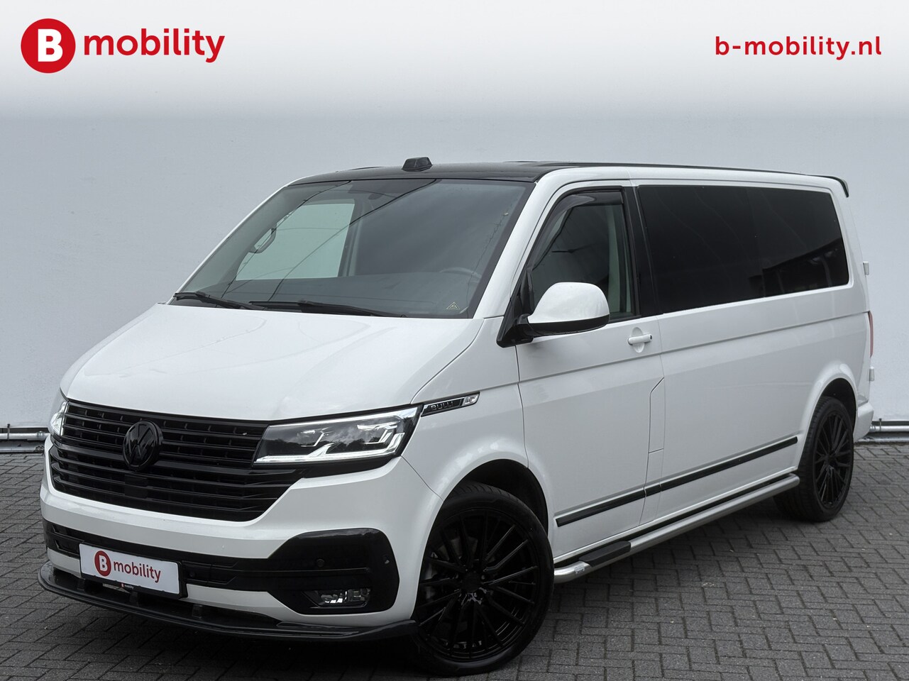 Volkswagen Transporter - 2.0 TDI L2H1 30 BULLI DSG Automaat Trekhaak Kasten + Betimmering | Apple CarPlay | Adaptiv - AutoWereld.nl