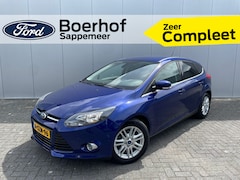 Ford Focus - Titanium | Trekhaak | Parkeersensoren V+A | Keyless | Navi | Voorruitverw. | Auto-Inparker