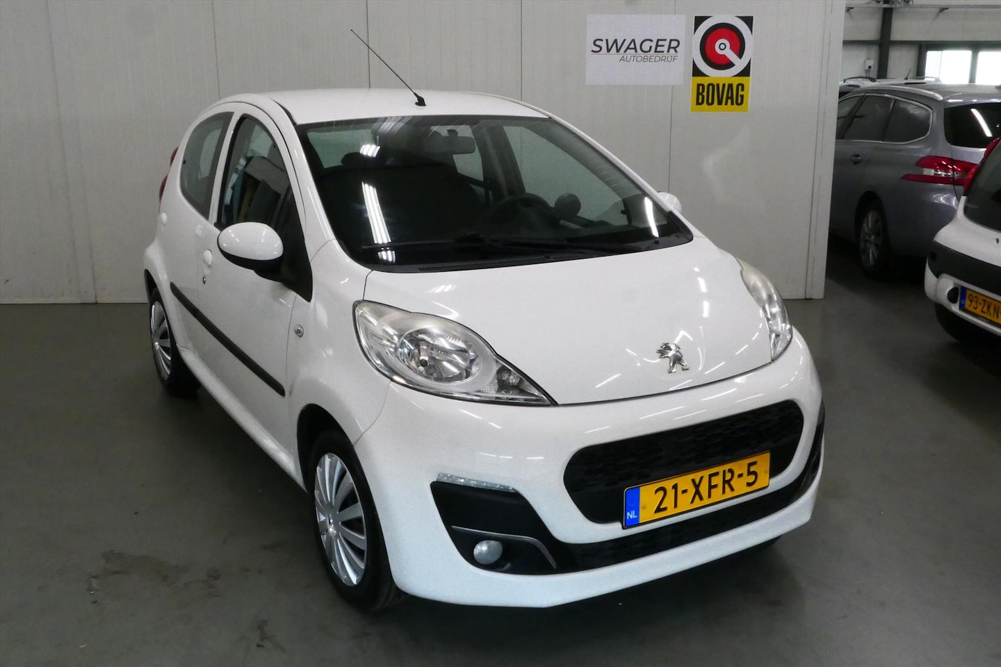 Peugeot 107 - 1.0 68PK 5D Active - AutoWereld.nl