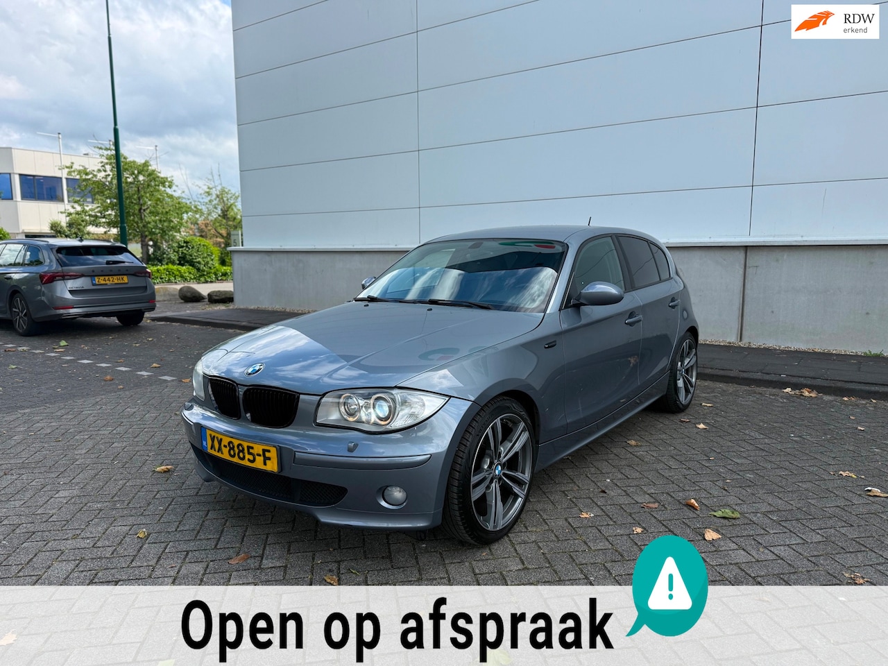 BMW 1-serie - 120i Business Line AUTOMAAT/KETTING-KLEPSEALS VERVANGEN/5DRS/CLIMA/XENON - AutoWereld.nl