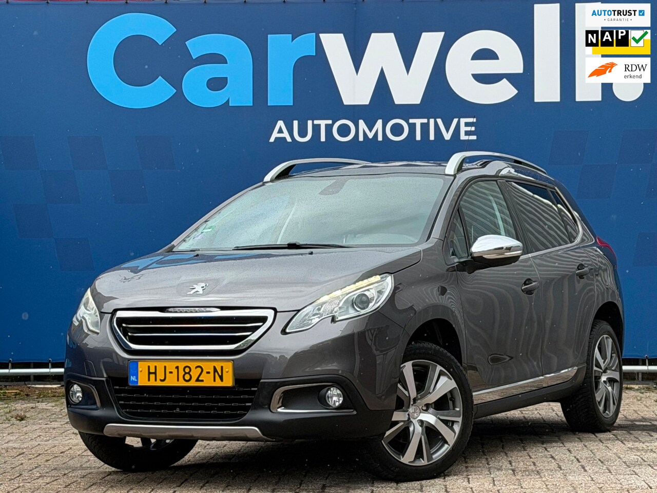 Peugeot 2008 - 1.2 PureTech Allure|1e Eigenaar|DistributieV.V|Trekhaak|Climate|Navi|Pano|Cruise|PDC|HalfL - AutoWereld.nl