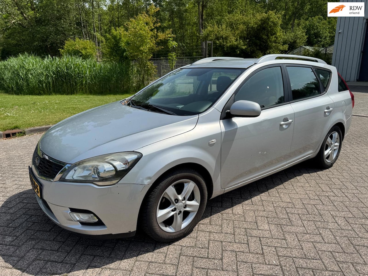 Kia Cee'd Sporty Wagon - 1.4 CVVT Navigator Plus Pack NAVI CRUISE CAMERA TREKHAAK AFNEEMBAAR - AutoWereld.nl