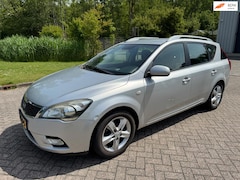 Kia Cee'd Sporty Wagon - 1.4 CVVT Navigator Plus Pack NAVI CRUISE CAMERA TREKHAAK AFNEEMBAAR
