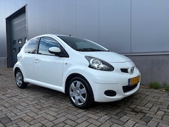 Toyota Aygo - 1.0-12V Dynamic|Airco|NAP|Elektrisch pakket