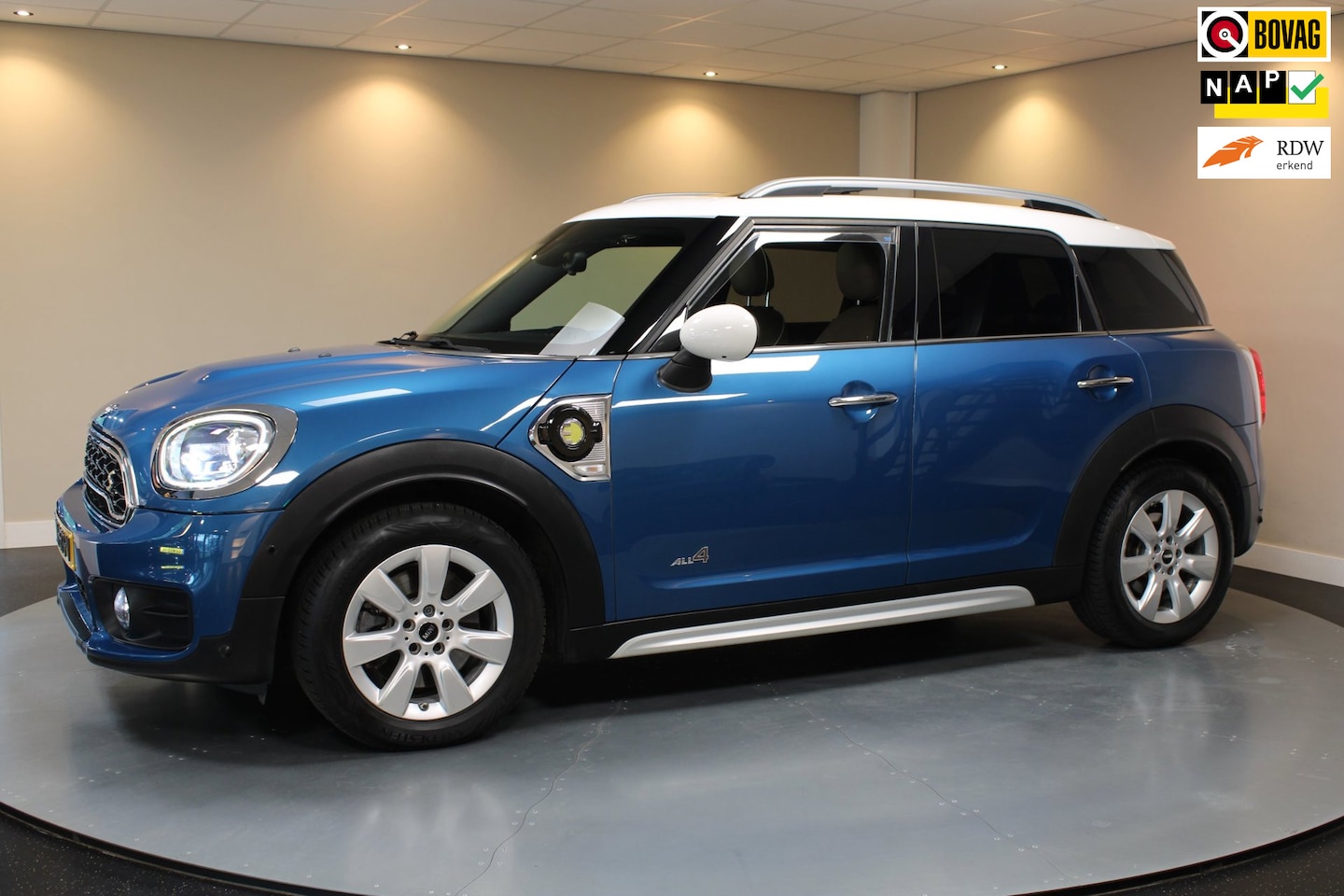 MINI Countryman - Mini 2.0 Cooper S E ALL4 *Pracht-interieur!* JCW-stuur|Pano|All-seasons - AutoWereld.nl