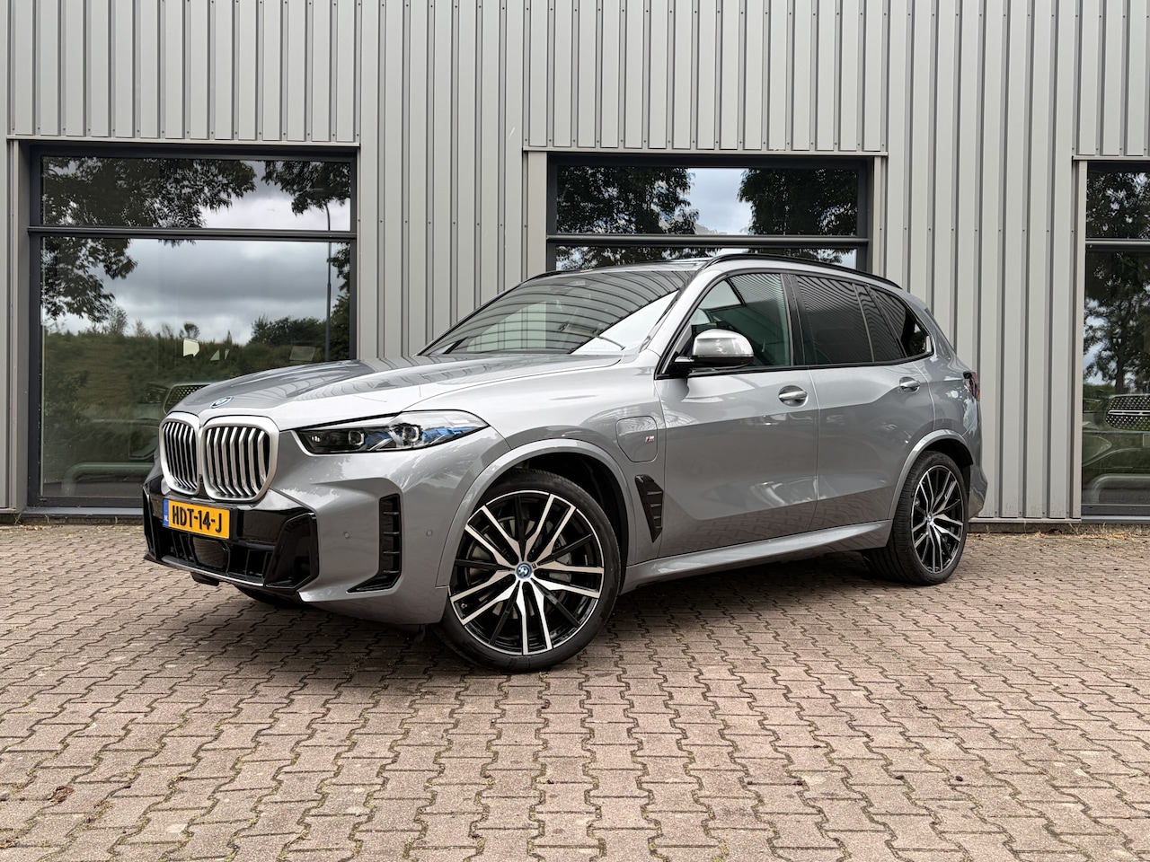 BMW X5 - xDrive50e M-sportpakket, Panoramadak, Trekhaak, Luchtvering - AutoWereld.nl