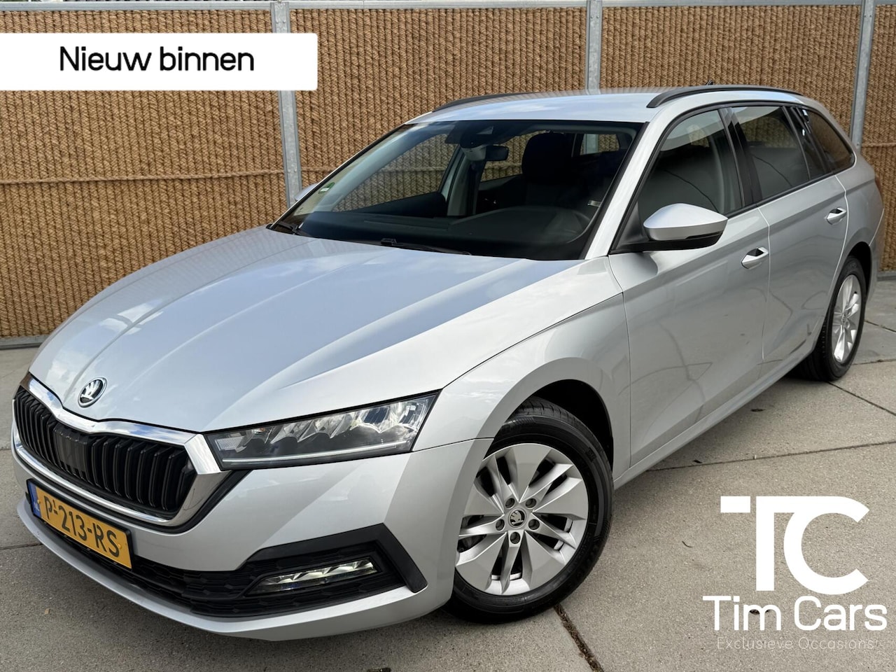 Skoda Octavia Combi - 1.0 e-TSI Ambition Automaat | LED verlichting | Climate control | Cruise control | Apple C - AutoWereld.nl