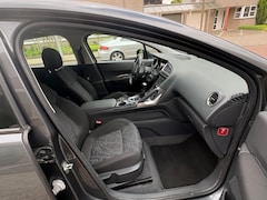 Peugeot 3008 - 1.6 VTi Première