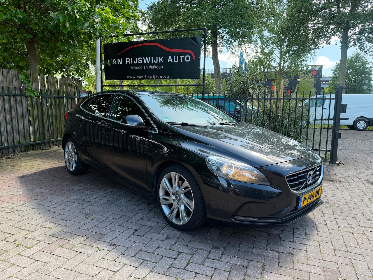 Volvo V40 - 1.6 T3 Momentum Camera Airco Cruise-con - AutoWereld.nl