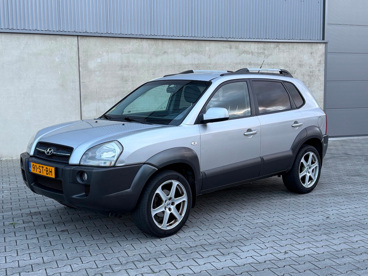 Hyundai Tucson - 2.0i Dynamic World Cup edition NAP+VOL LEDER+CRUISE CONTROL+CLIMATE AIRCO+TREKHAAK+18 INCH - AutoWereld.nl
