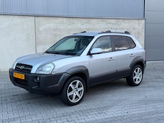 Hyundai Tucson - 2.0i Dynamic World Cup edition NAP+VOL LEDER+CRUISE CONTROL+CLIMATE AIRCO+TREKHAAK+18 INCH