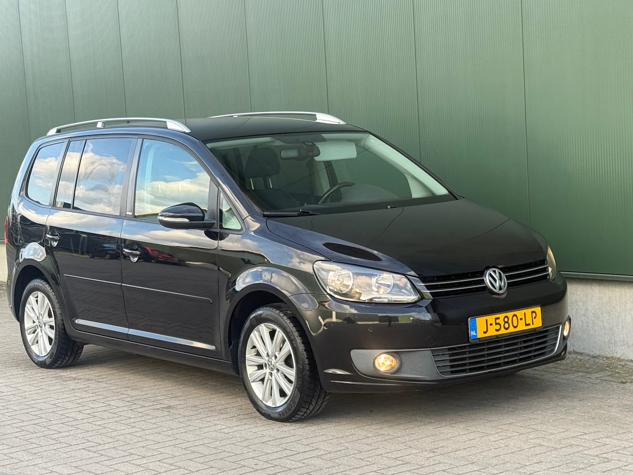 Volkswagen Touran - 1.2 TSI Easyline | Weinig KM | Nieuwe APK - AutoWereld.nl