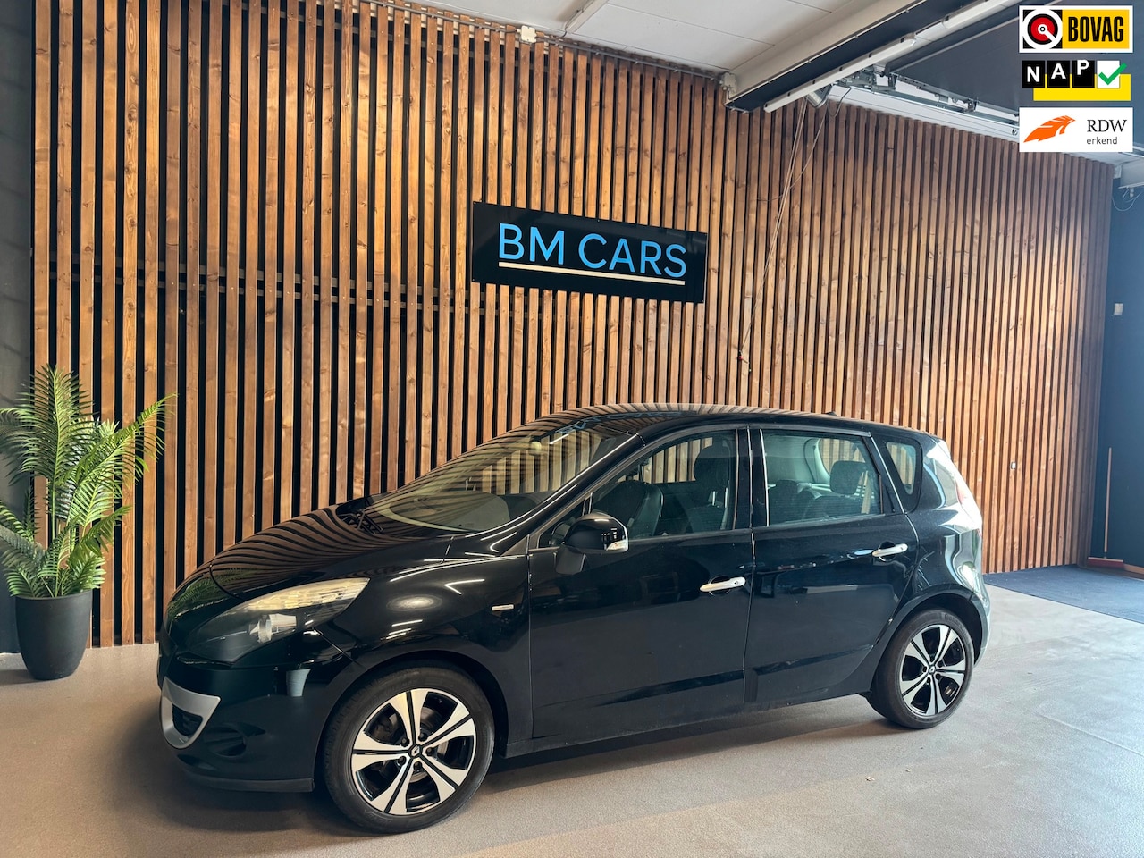 Renault Scénic - 2.0 Bose AUTOMAAT,Trkhaak, Navigatie - AutoWereld.nl