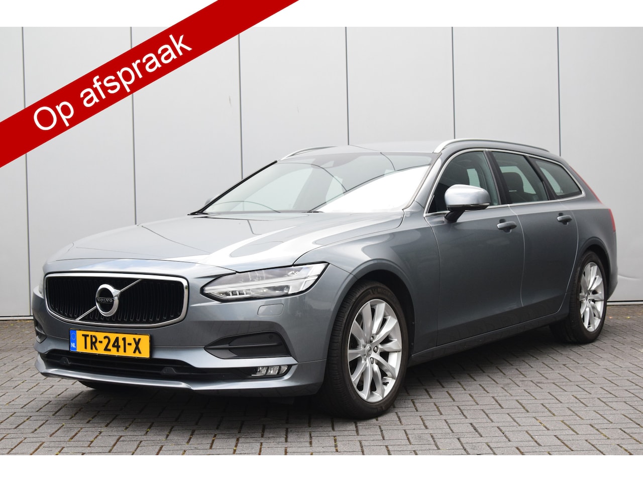 Volvo V90 - 2.0 T4 Momentum Business/Parkeer/Winterline/pakket - AutoWereld.nl