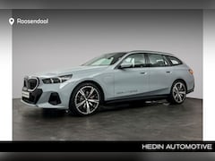 BMW 5-serie Touring - 530e M Sport Edition | Panoramadak | trekhaak | Harman Kardon | Iconic Glow | Stoelventila