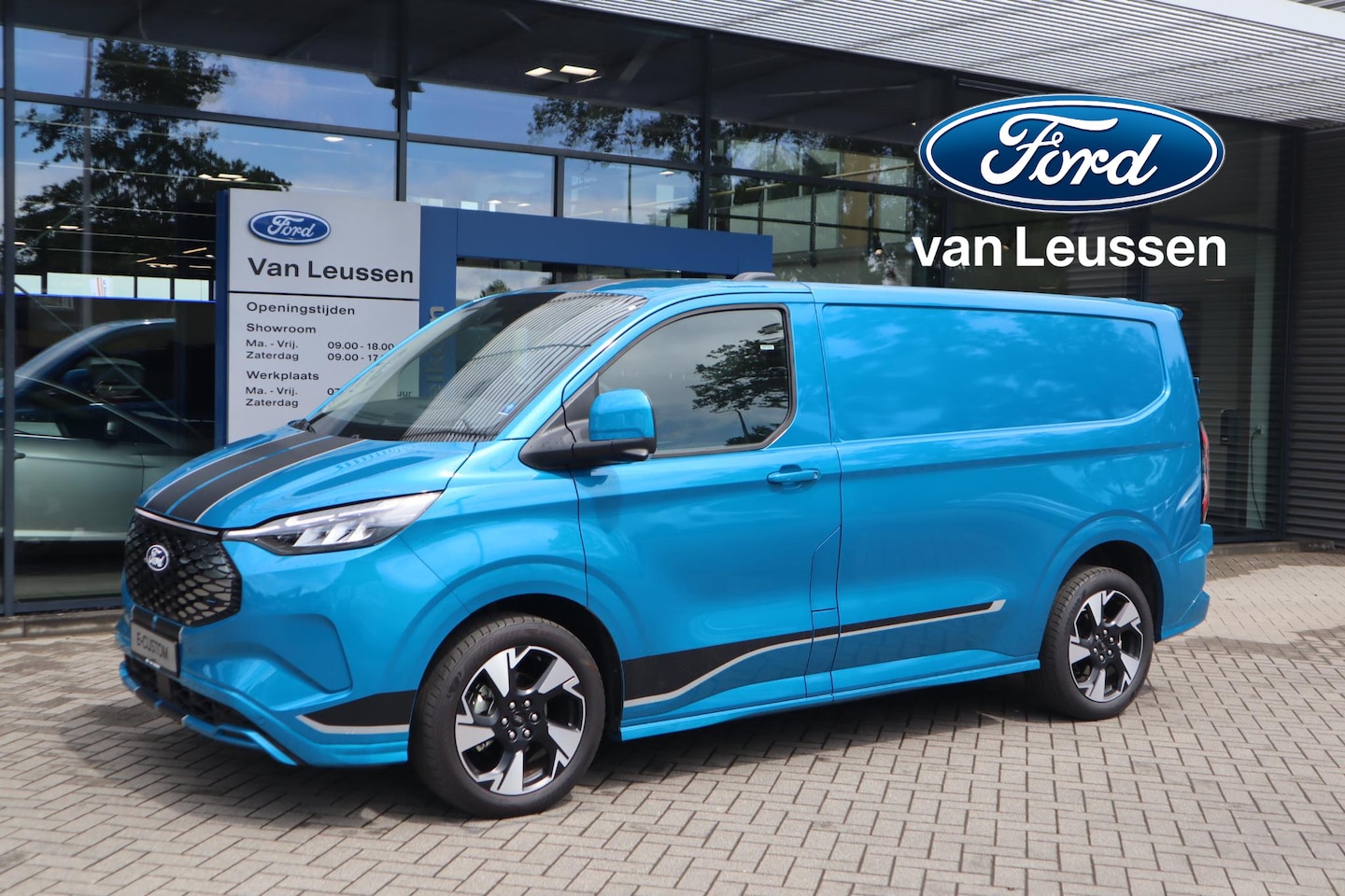 Ford Transit Custom - E-Transit 320 L1H1 SPORT 65KWH 3-PERS B&O-AUDIO EL-SCHUIFDEUR LED 360GR-CAM 4-JAAR/100.000 - AutoWereld.nl