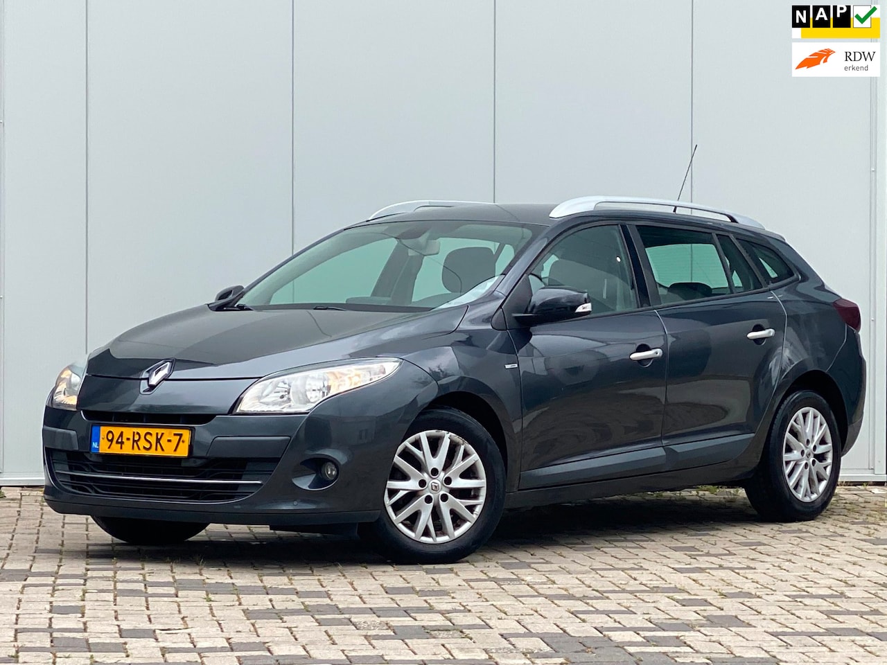 Renault Mégane Estate - 2.0 Bose AUTOMAAT NAVI CAMERA KEYLESS - AutoWereld.nl