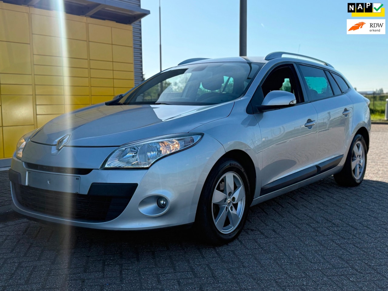 Renault Mégane - 1.5 dCi BJ 2010 Navigatie Pdc Airco Nette auto - AutoWereld.nl