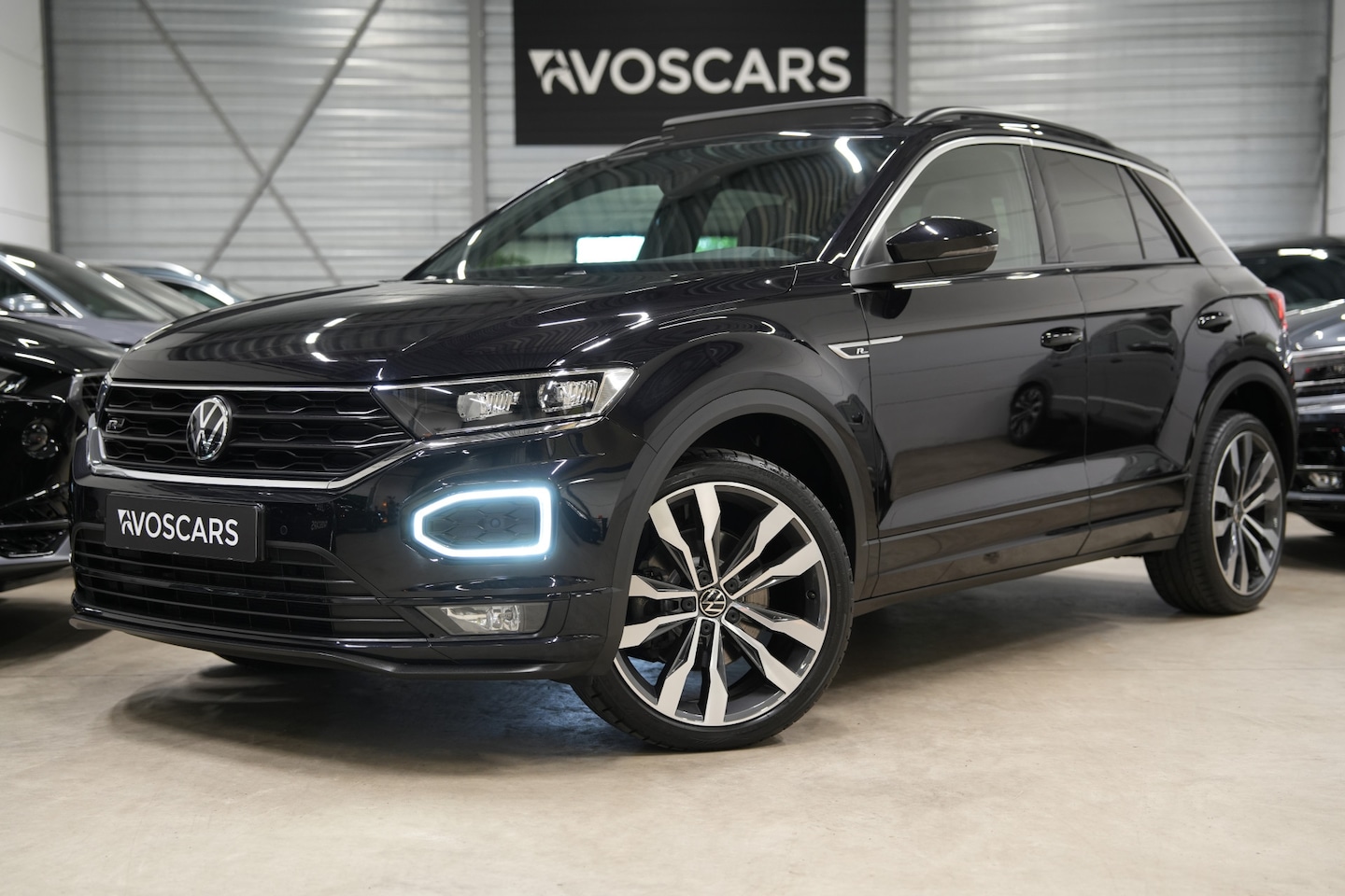 Volkswagen T-Roc - 1.5 TSI 3x R-Line DSG * Fabrieksgarantie - Pano - Virtual - Trekhaak - Keyless - Beats - C - AutoWereld.nl