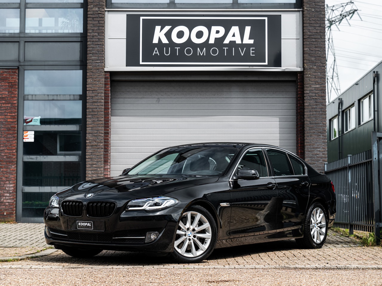 BMW 5-serie - 528i High Executive | LED | Trekhaak | Sportstoelen | Camera - AutoWereld.nl